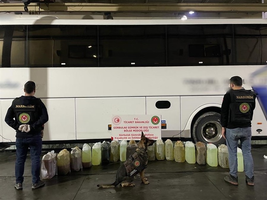 Gürbulak’ta yolcu otobüsünün yakıt deposunda 345 kilo uyuşturucu ele geçirildi
