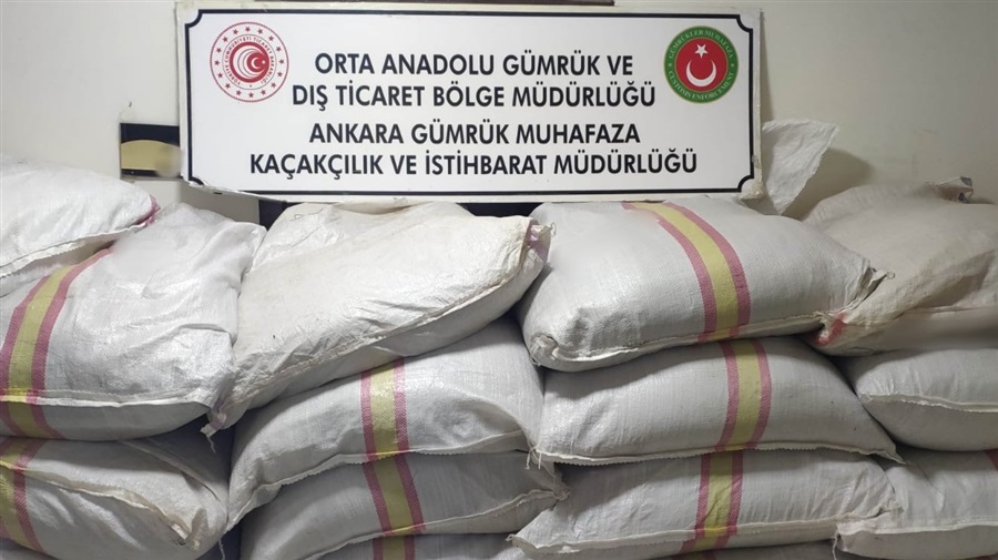 Ankara'da 3 milyon 978 bin doldurulmuş makaron ile 2 ton 875 kilo tütün ele geçirildi 