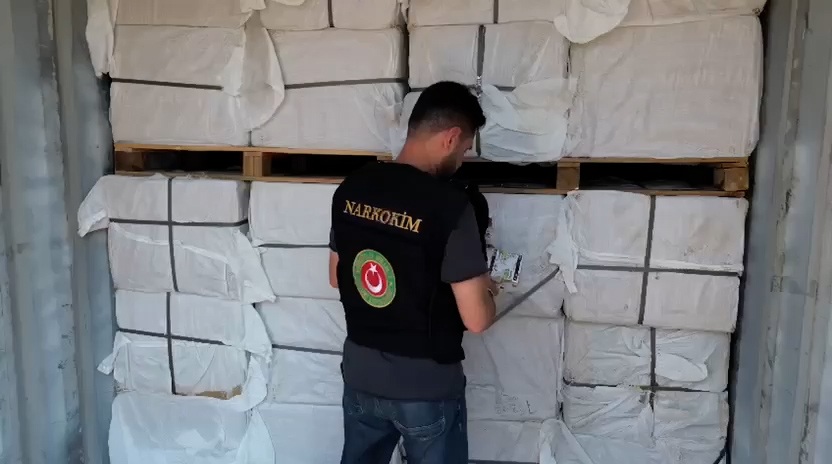 MERSİN LİMANINDA DEV OPERASYONLAR!